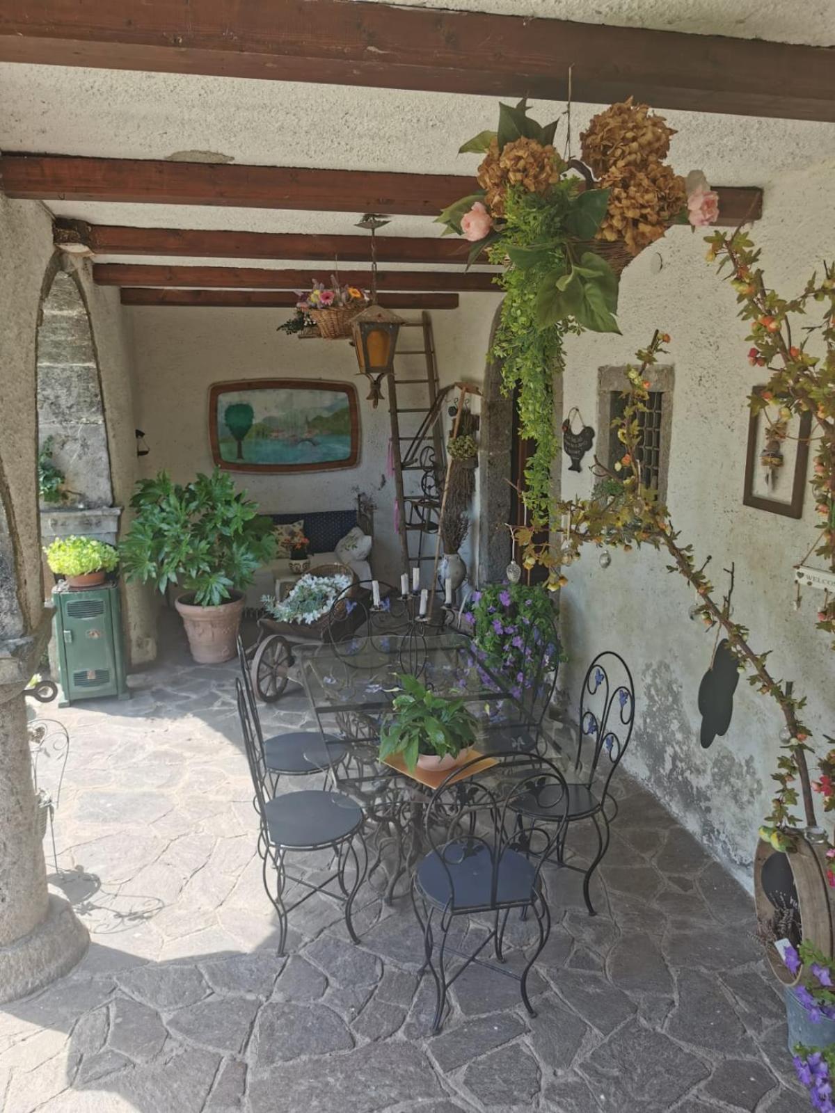 A Casa Di Gianni E Mari Bed and Breakfast Vestone Εξωτερικό φωτογραφία