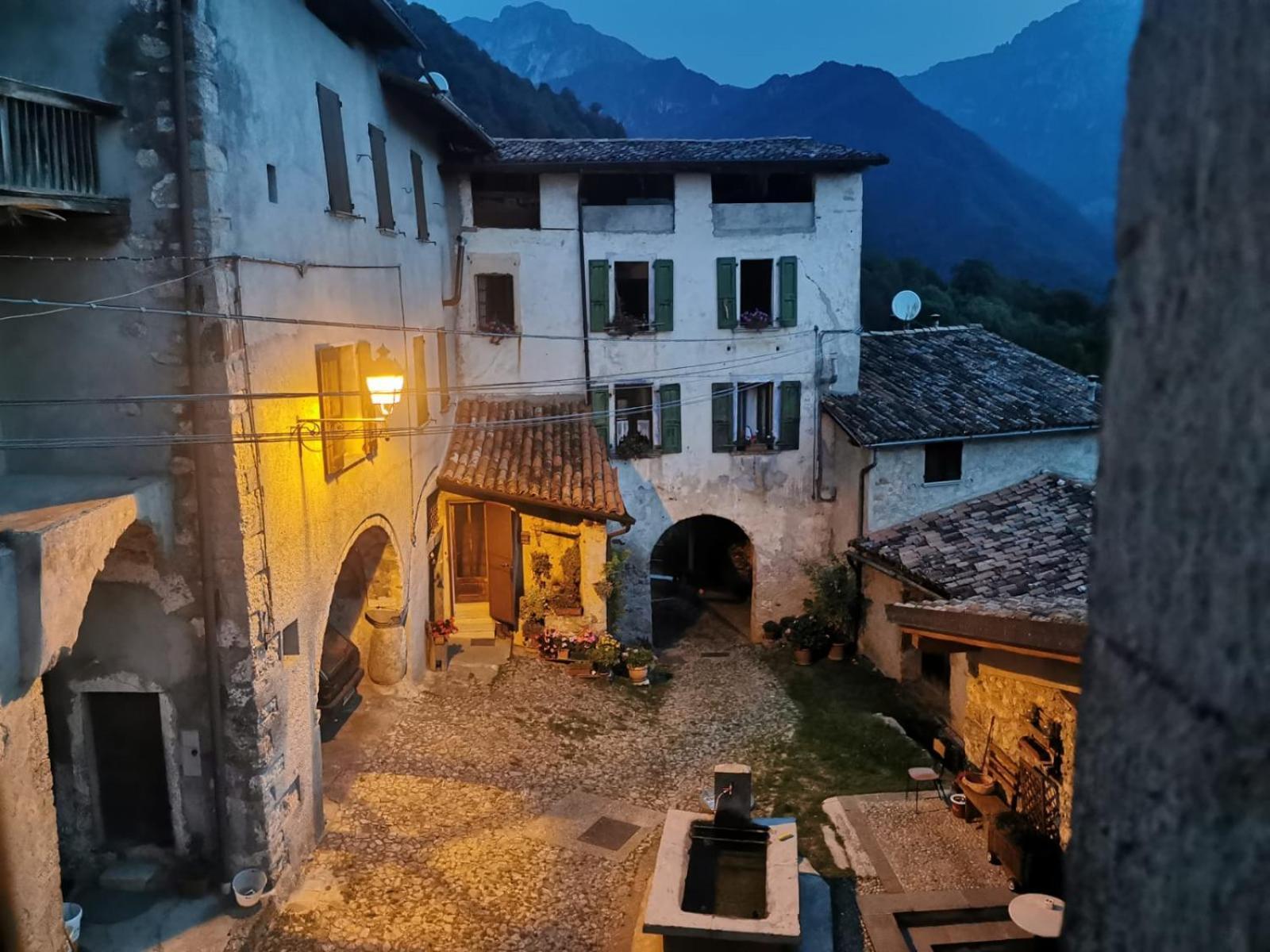 A Casa Di Gianni E Mari Bed and Breakfast Vestone Εξωτερικό φωτογραφία
